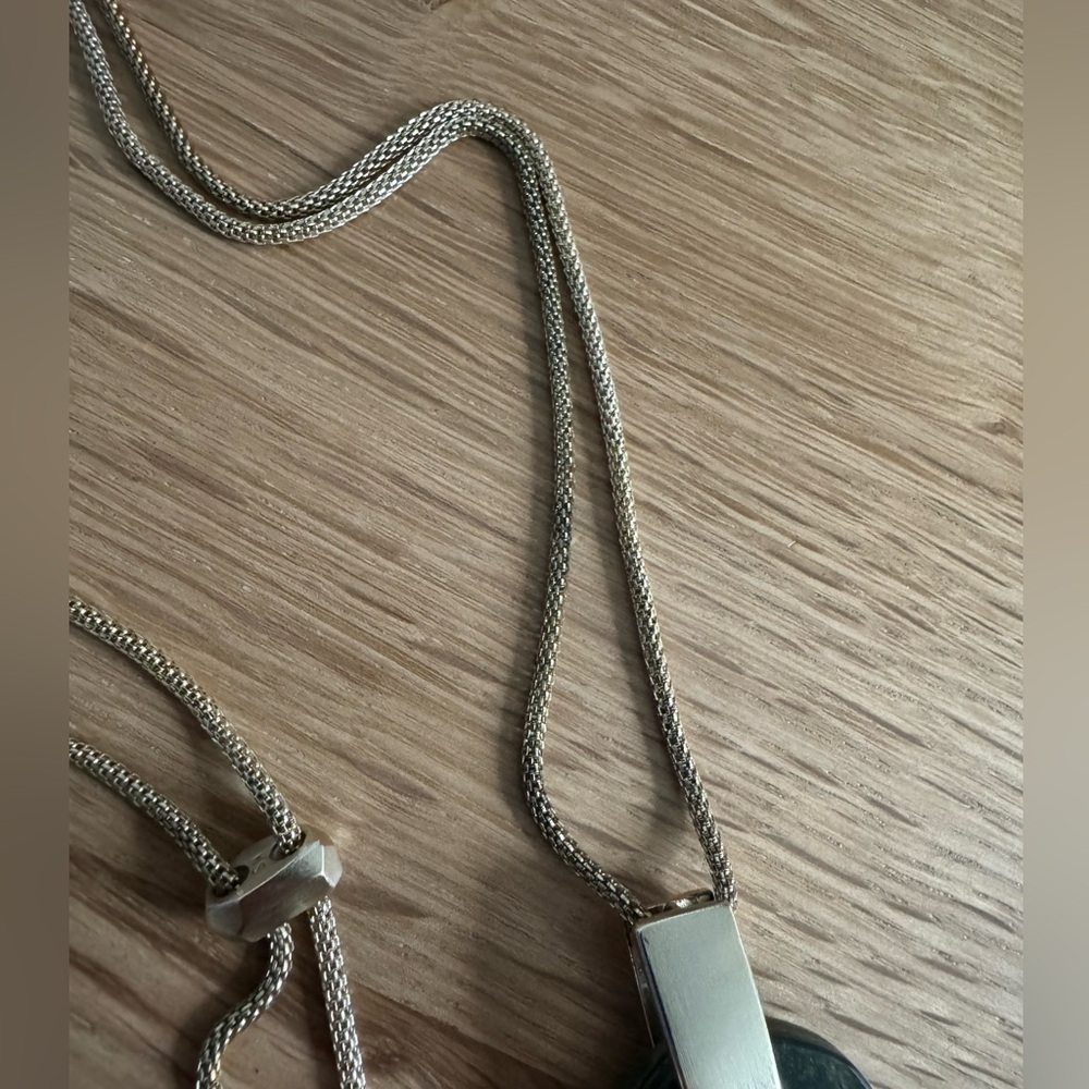 Kendra Scott Gold & Green Pendant Necklace - Picture 3 of 3
